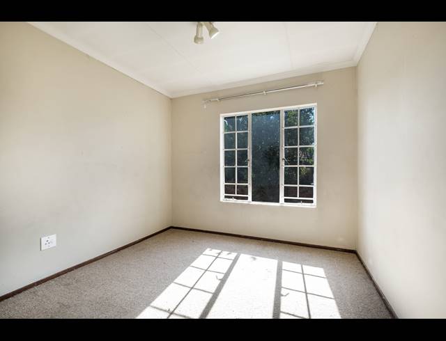 3 BEDROOM TOWNHOUSE FOR SALE IN SUNDOWNER